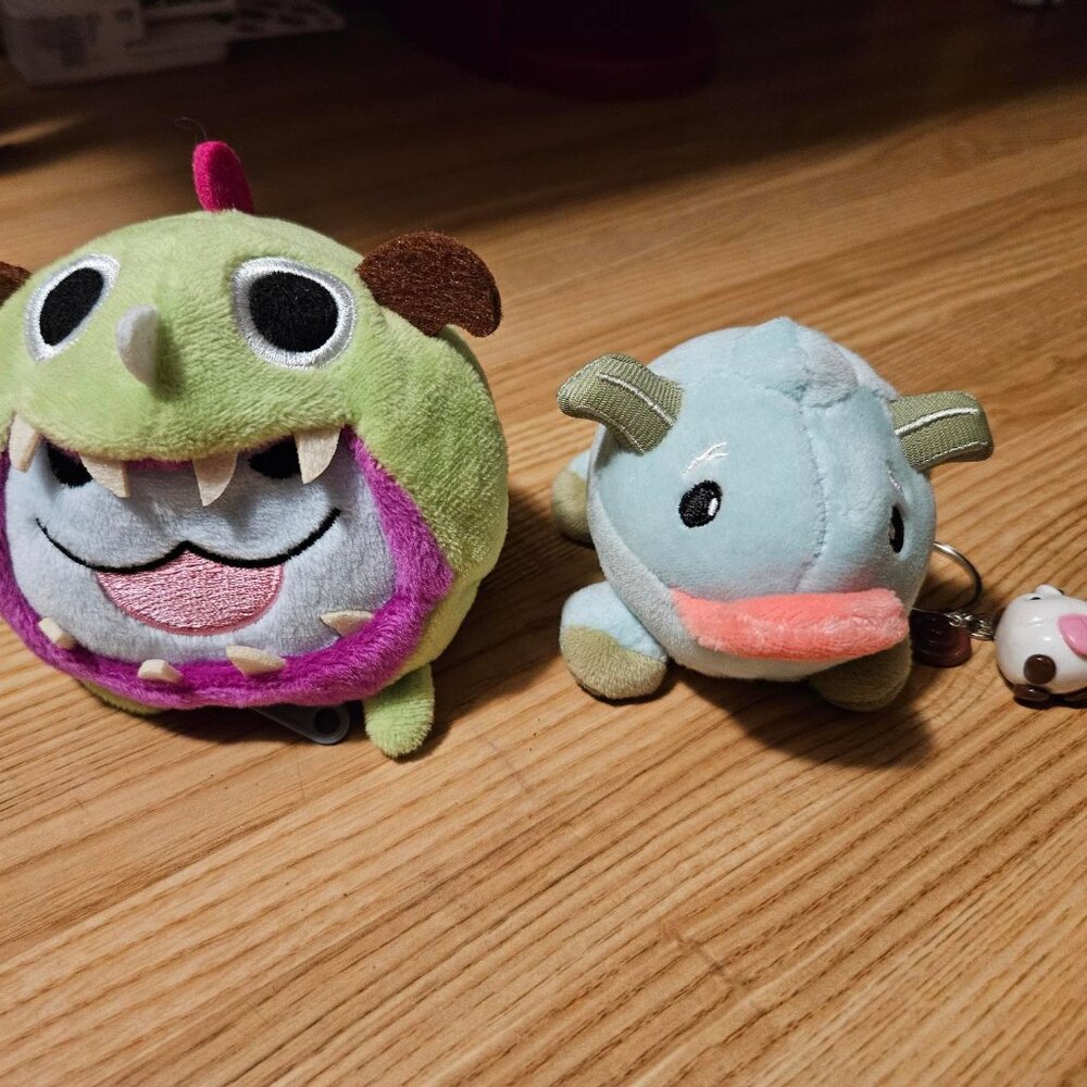 League Of Legends plush mini Poro Onsie Dino Gnar, Original, and bonus keychain